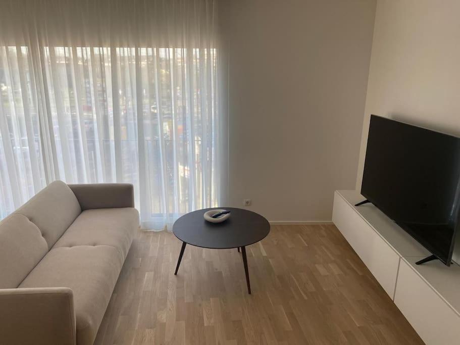 New Spacious Two Bedroom Center With Parking, Near Public Transport Lussemburgo Esterno foto