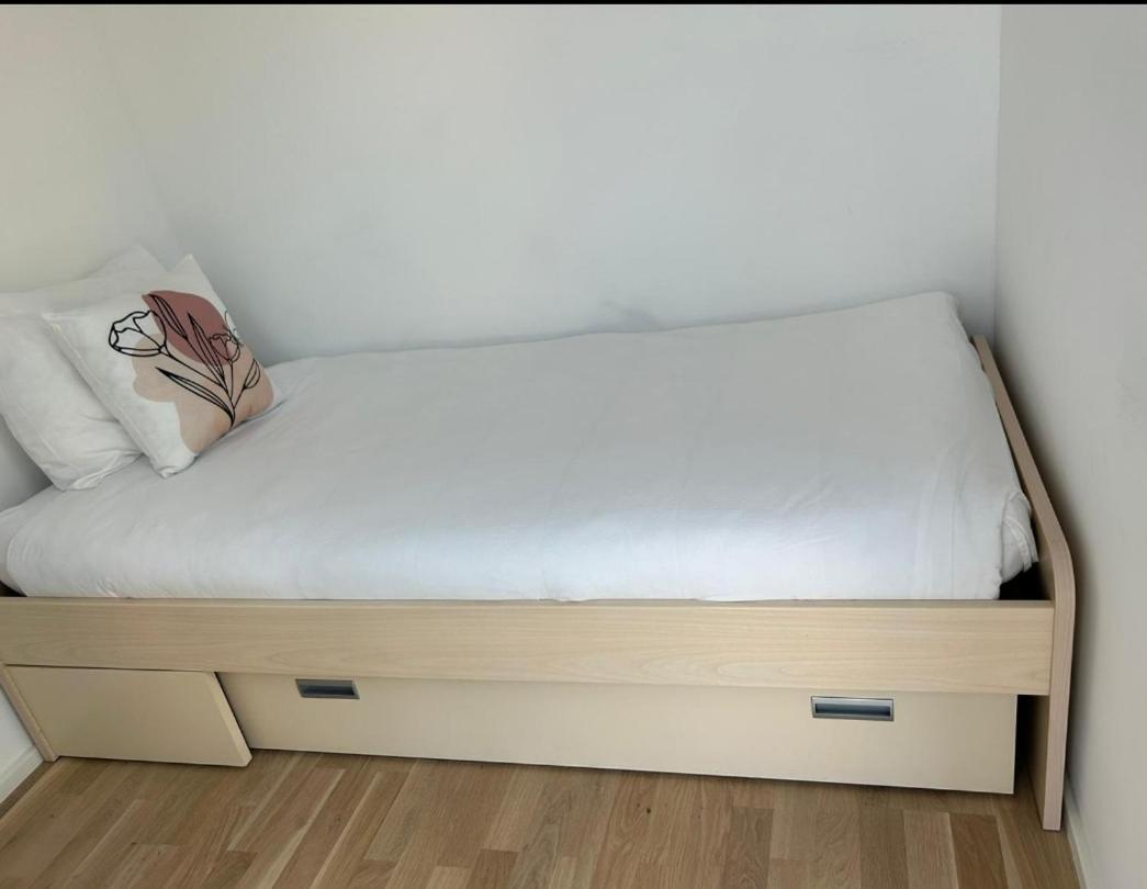 New Spacious Two Bedroom Center With Parking, Near Public Transport Lussemburgo Esterno foto